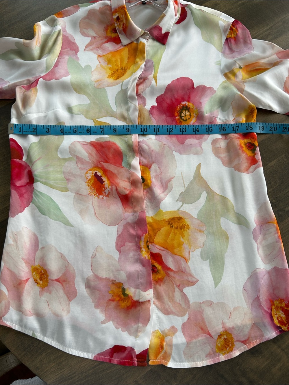 🌸💕Button-Front Floral Blouse in White with Pink & Yellow Blooms💕🌸 - Picture 4 of 8